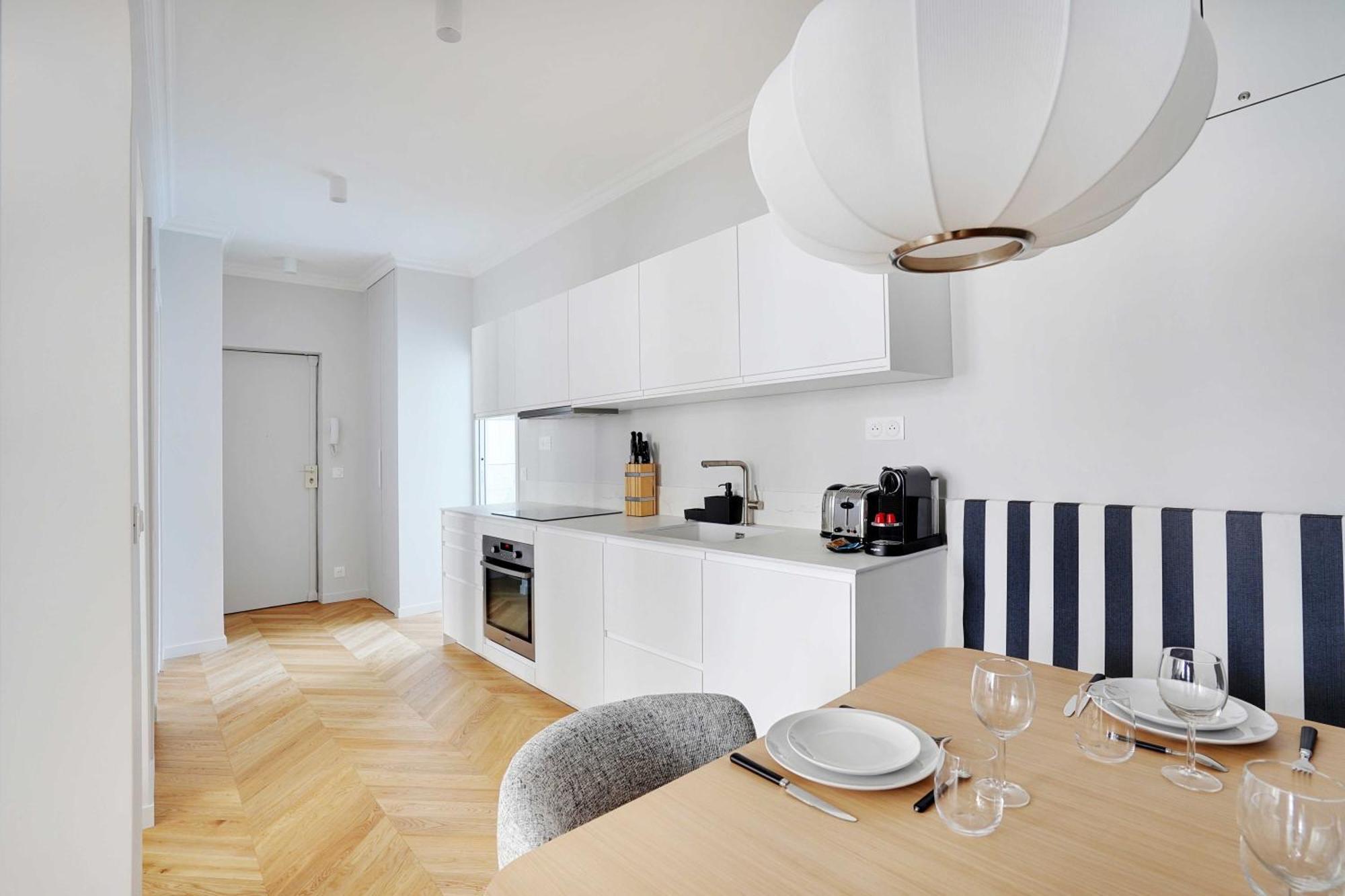 Moderne Champs-elysees - Saint Honore Paris